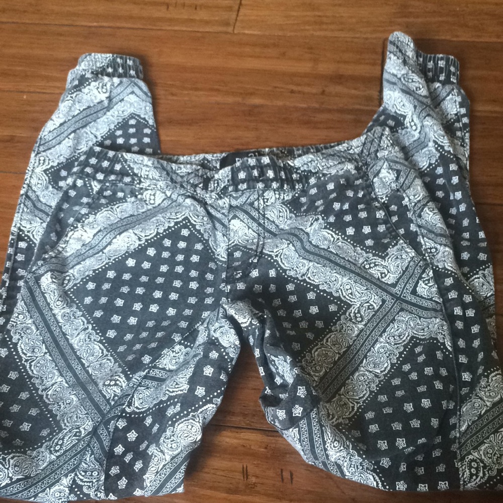 Rue 21 patterned pants